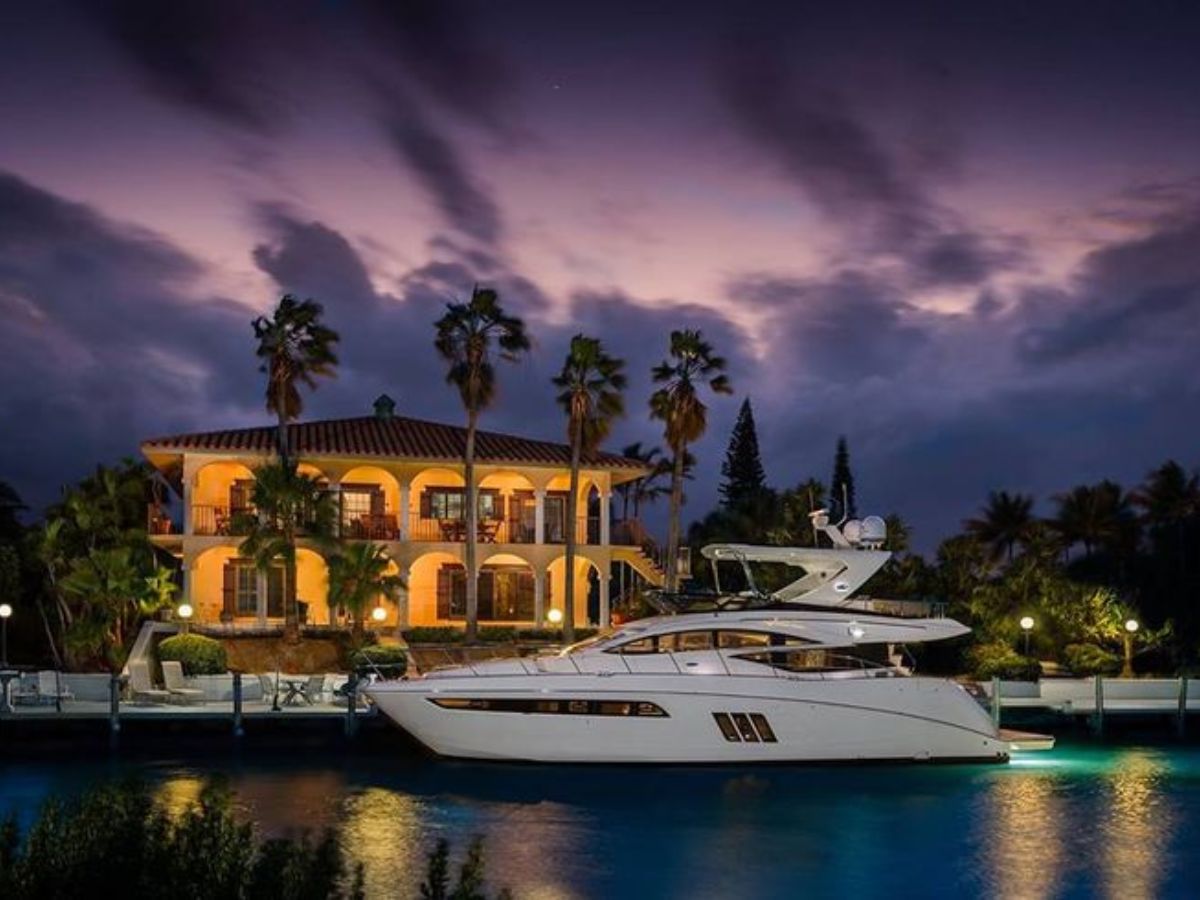 Ibiza villa and private boat bundle — luxury villa with daily boat charter included